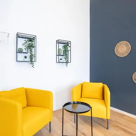 Chic - - Modern - Stylish