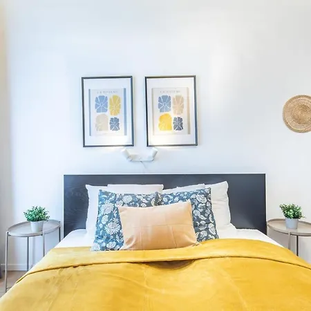 Apartment Chic - - Modern - Stylish *